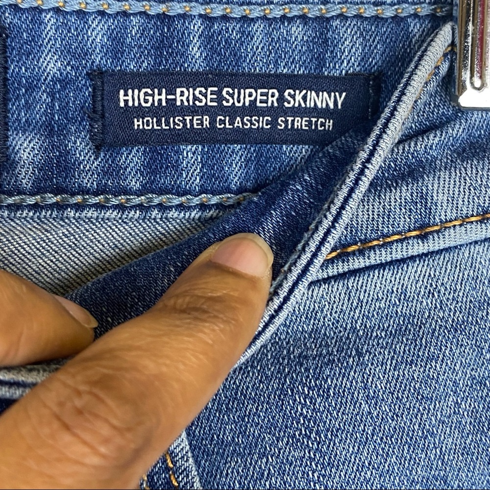EUC Hollister Distressed High Rise Skinny Jeans - Picture 10 of 10